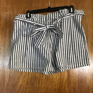 Striped linen shorts